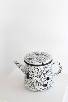 Enamel tea pot - white dot