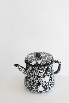 Enamel tea pot - black dot