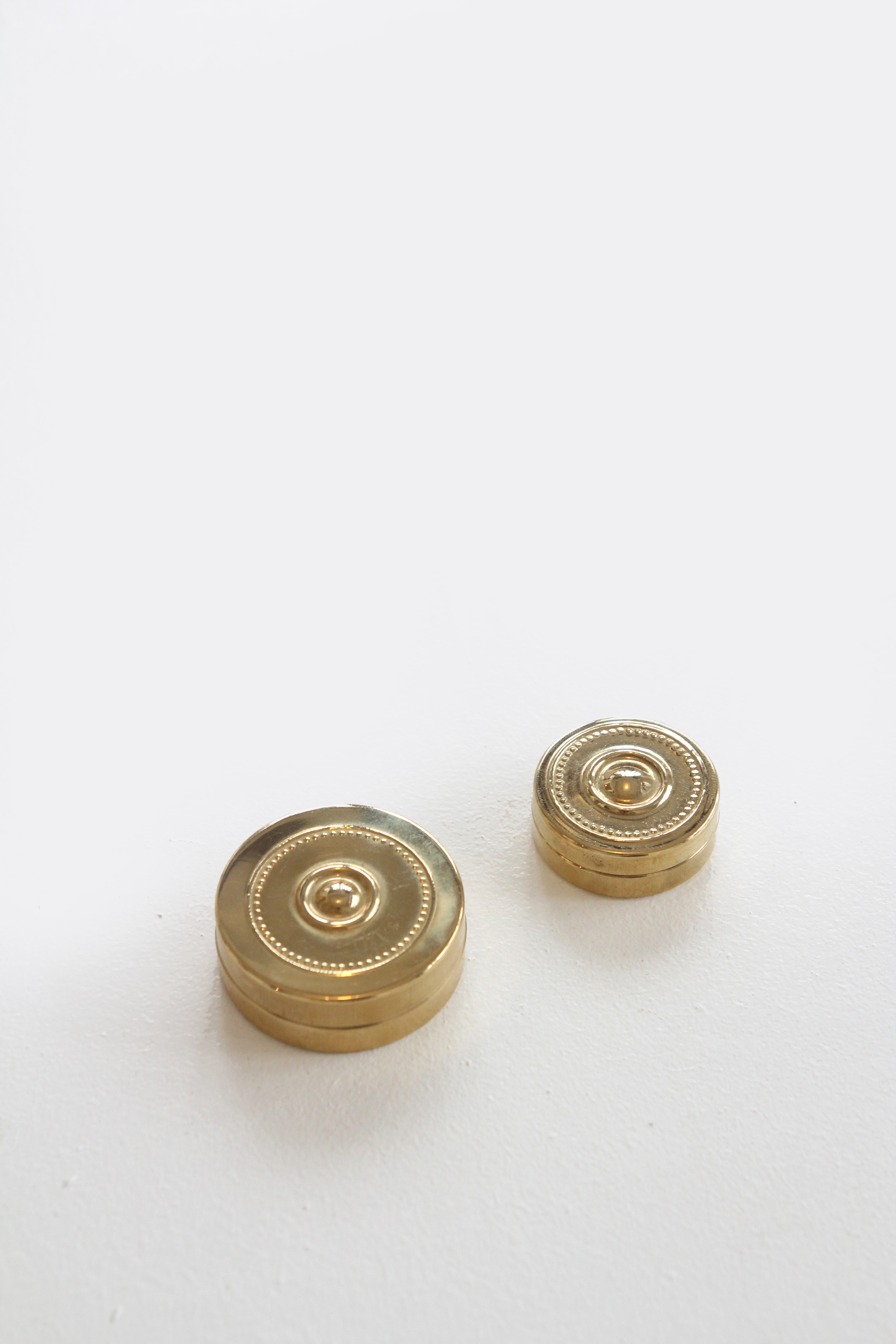 brass case - round