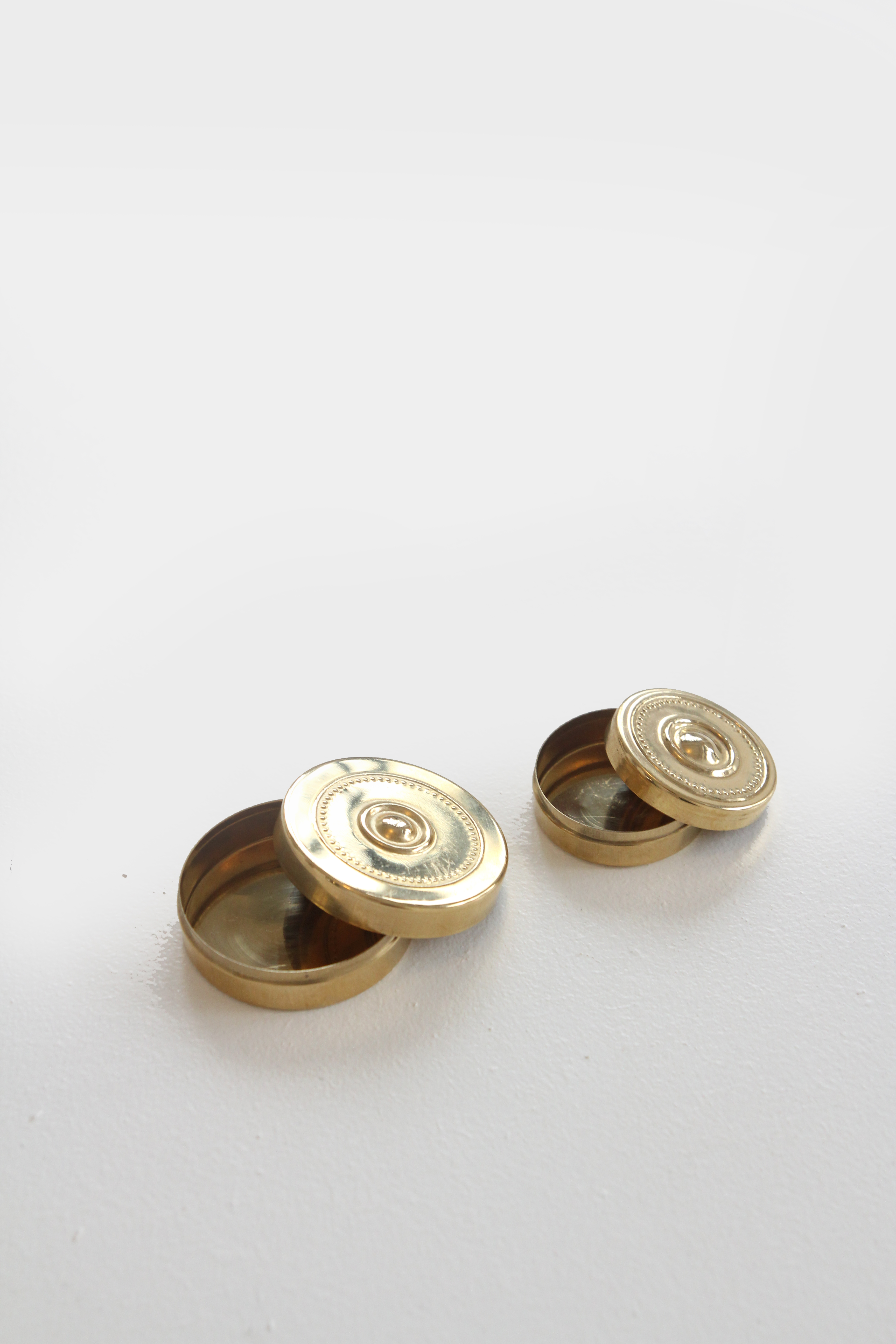 brass case - round