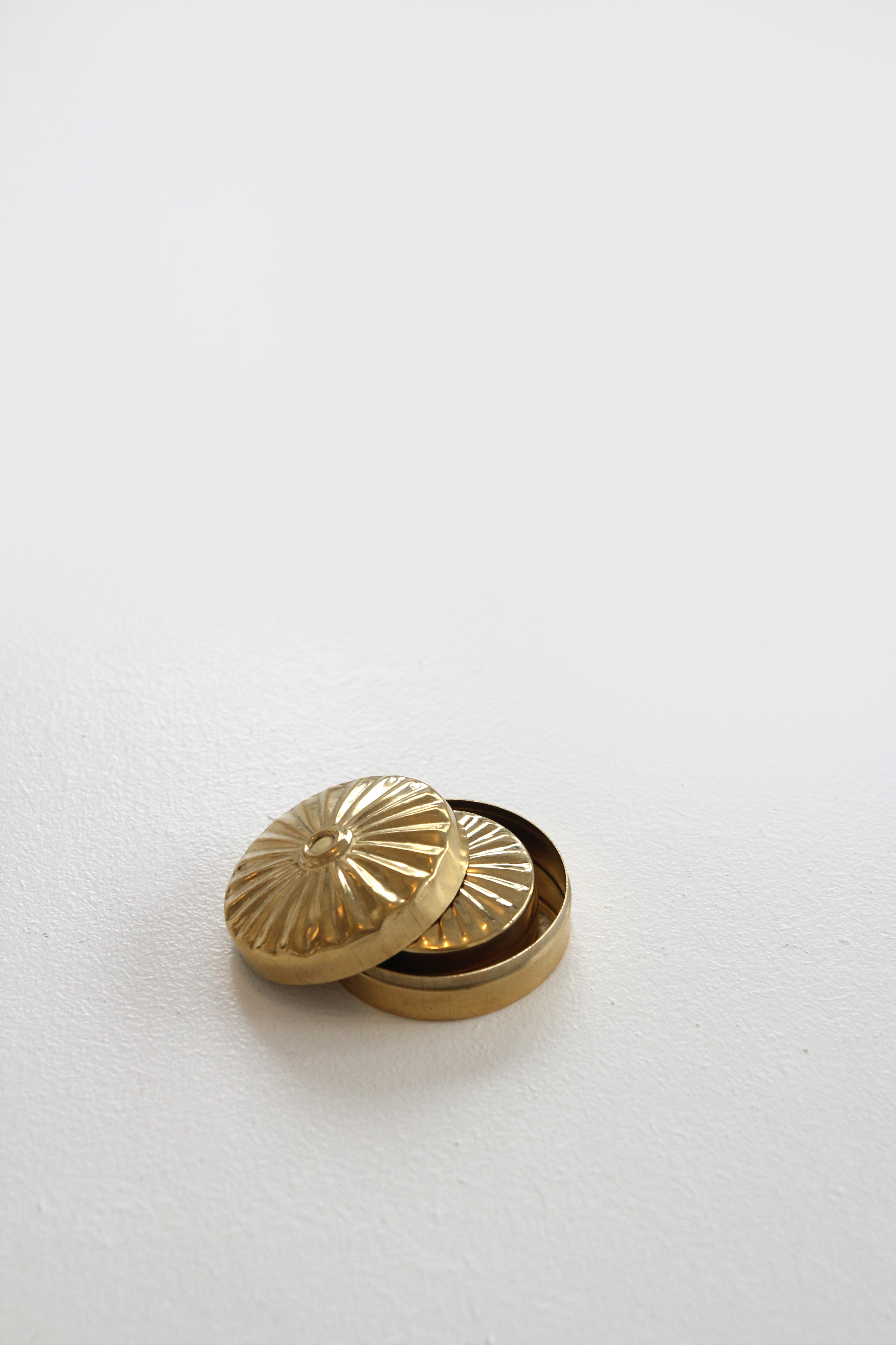 brass case - flower