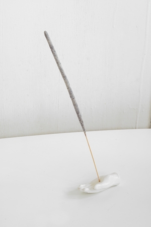 porcelain hand incense holder(예약10/14)