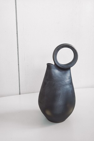 round handle jug - black