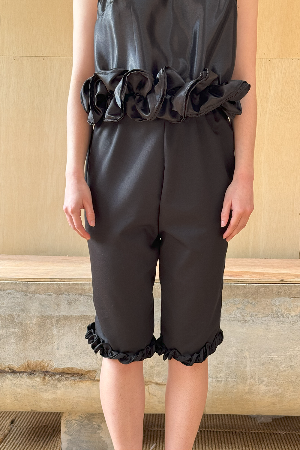 quinoa frill pants - black