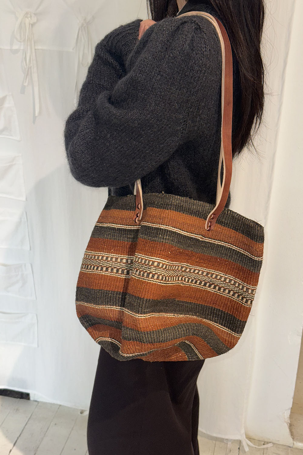 woven market bag - brown
