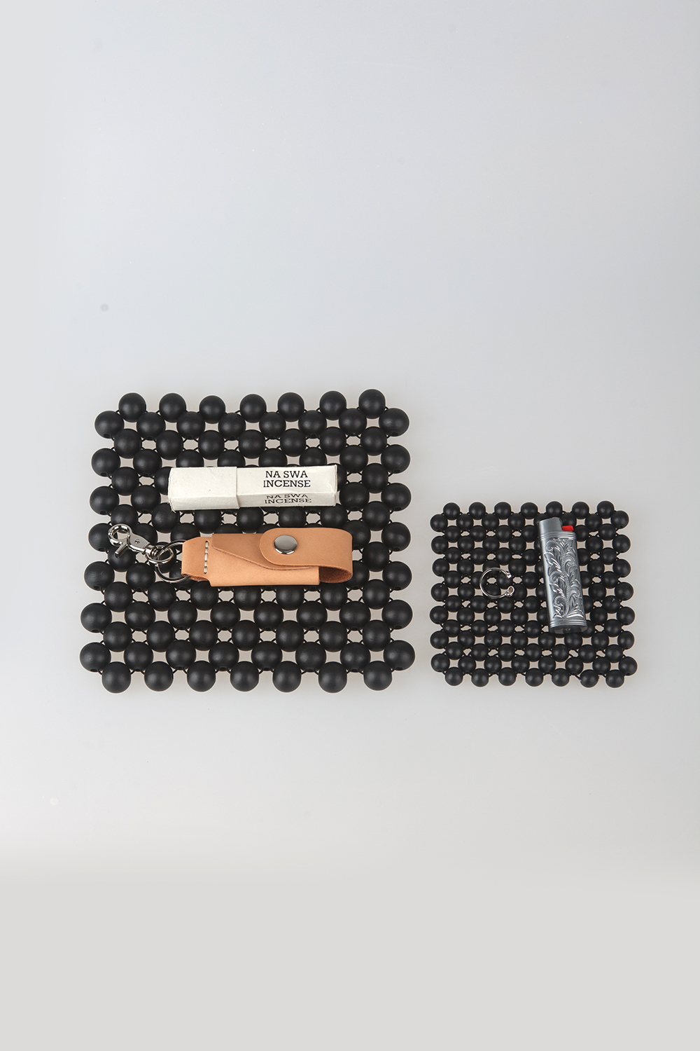 wooden place matt - black S