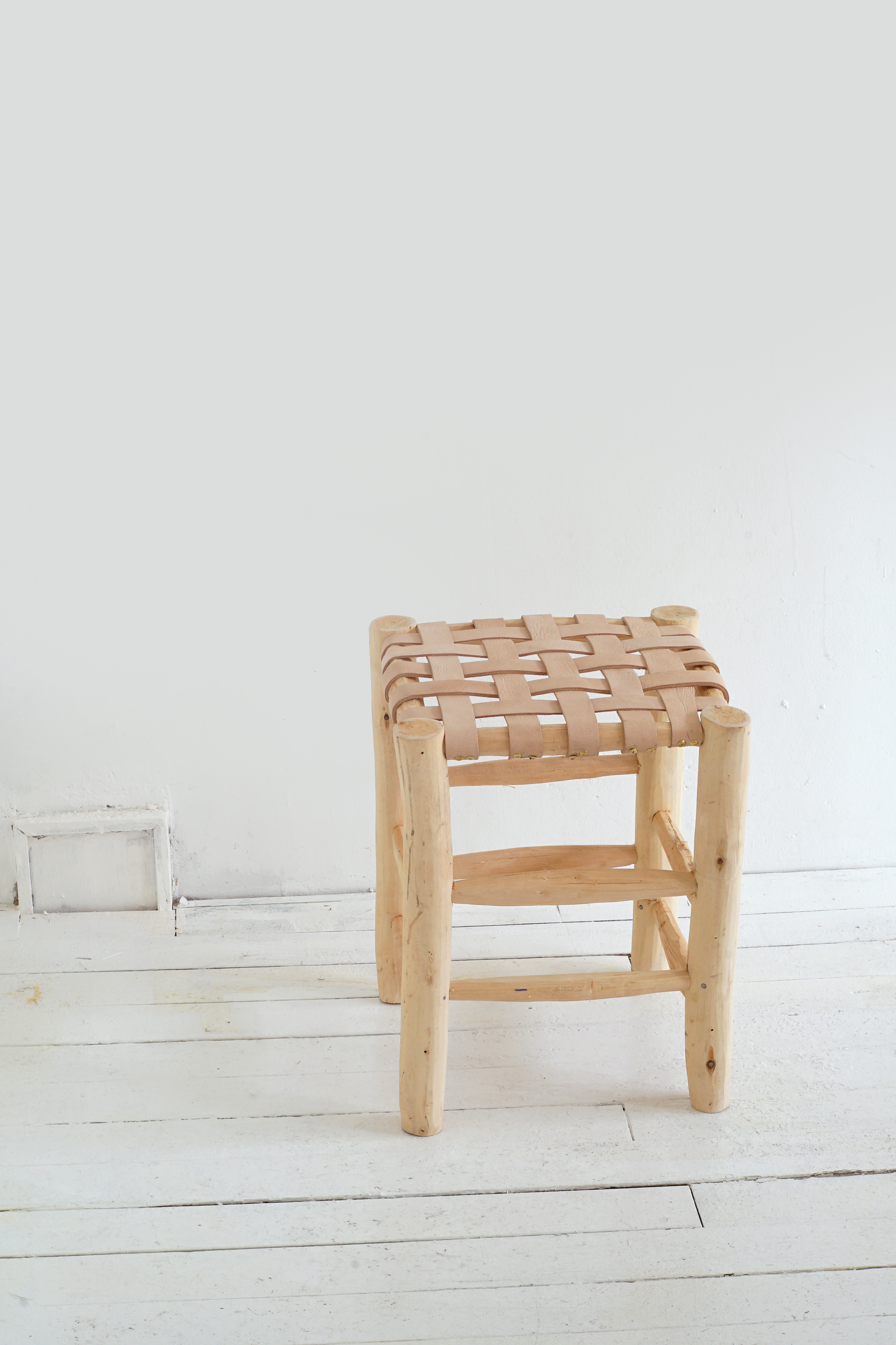 leather stool - L NN (예약 8/15)