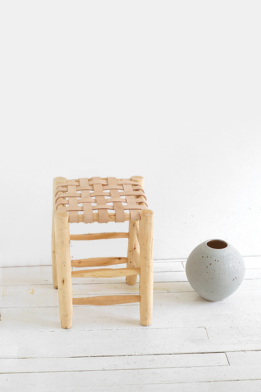 leather stool - L NN (예약 8/15)