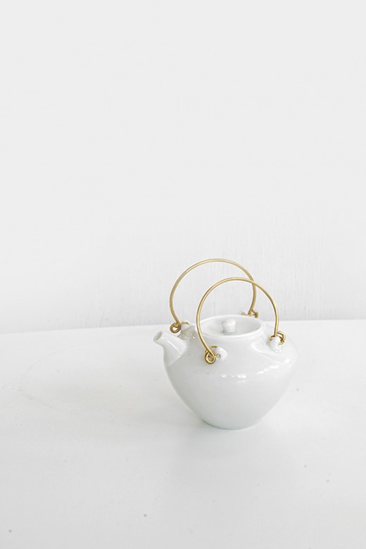 porcelain tea pot