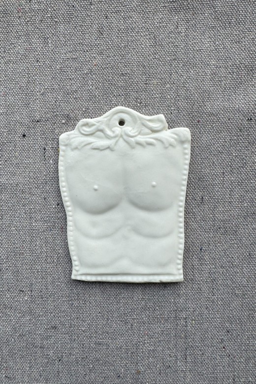 ceramic wall ornament - chest