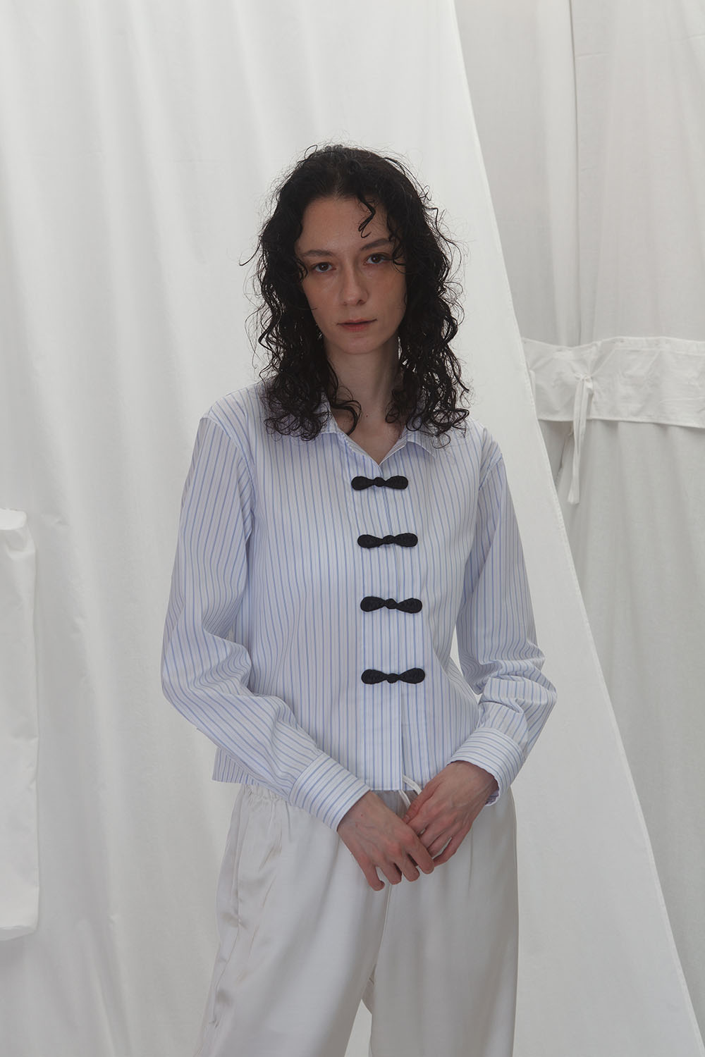 quinoa stripe knot shirts - white